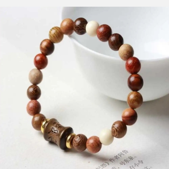 Wooden beads bracelet - Picture 3 of 4